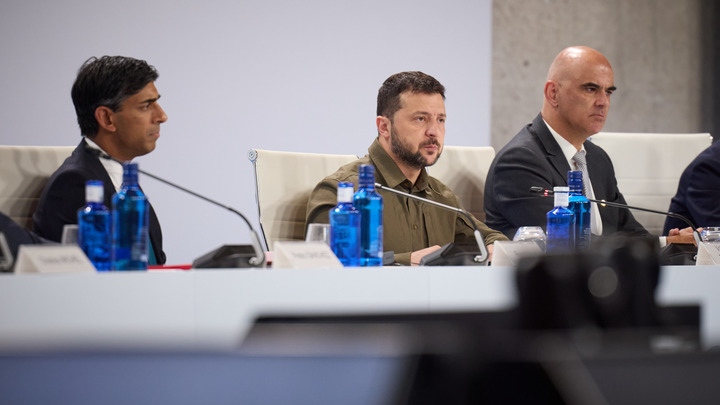 Чешут всех без разбора: В украинском военкомате заявили, что воевать придётся каждому