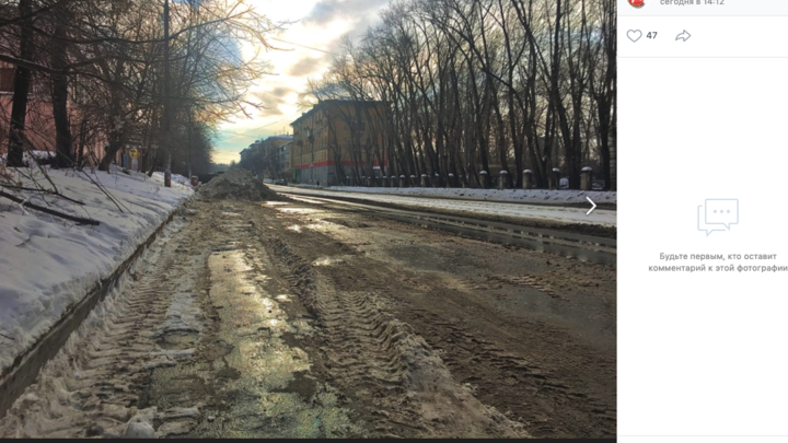 В Челябинске дорожники расчистили тротуары на улице Российской после жалоб горожан
