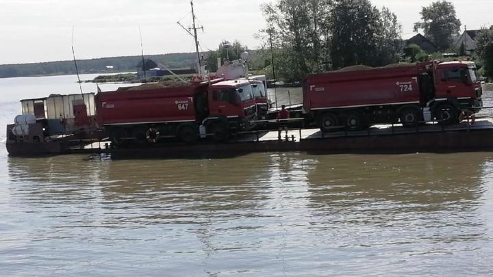 Две баржи столкнулись на переправе под Новосибирском