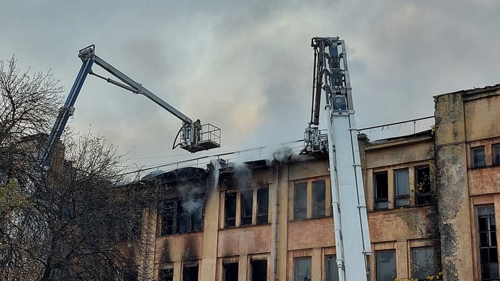 ДК им. Ленина загорелся в Нижнем Новгороде