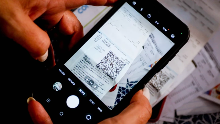 Свердловский минздрав предупреждает: наводить камеру на QR-код опасно