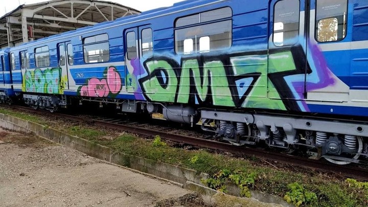 В Самаре неизвестные разрисовали обновленные вагоны городского метро