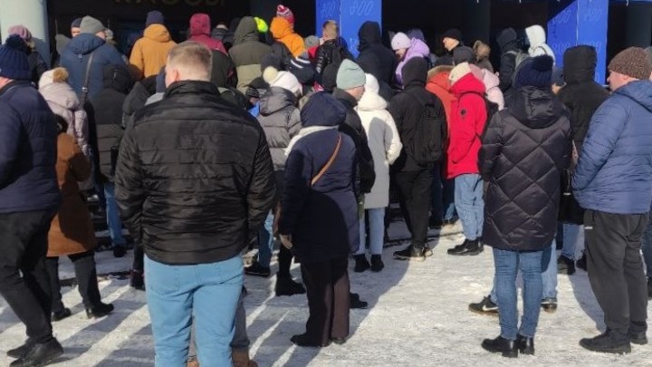 За билетами на матчи нижегородского ХК Торпедо образовалась огромная очередь