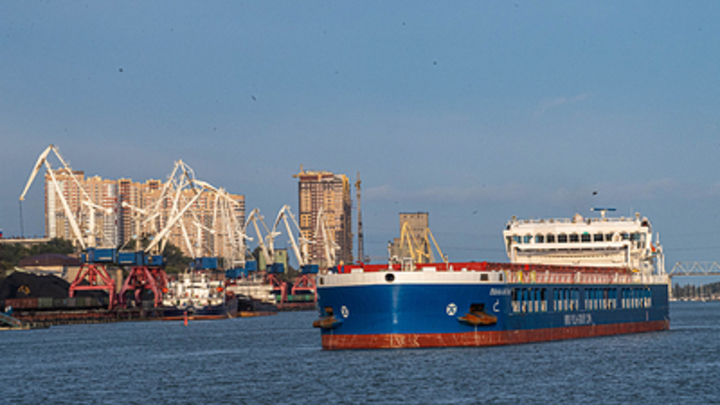 Сухогруз из России столкнулся с турецким судном в проливе Босфор