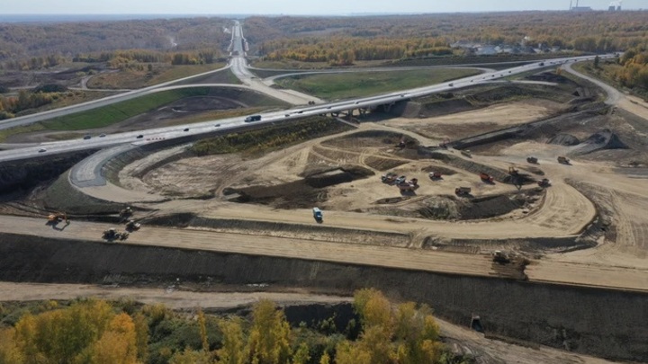 Более 8 километров дороги уложили на Восточном обходе Новосибирска