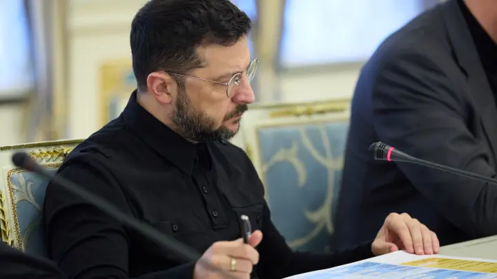 Глава Пентагона предложил угостить Зеленского ужином мира с русской заправкой