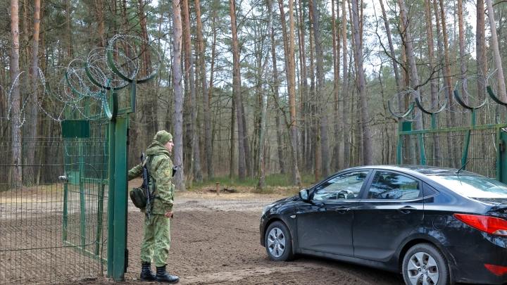 Украинка пыталась вывезти из Украины $1 млн под капотом Mercedes