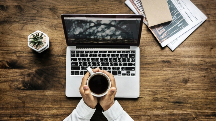 В Москве скончался известный телеведущий. За день до этого в соцсетях появилось странное сообщение