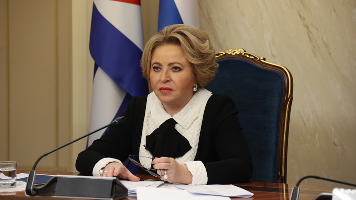 Матвиенко посоветовала главе Екатеринбурга чаще ездить на общественном транспорте