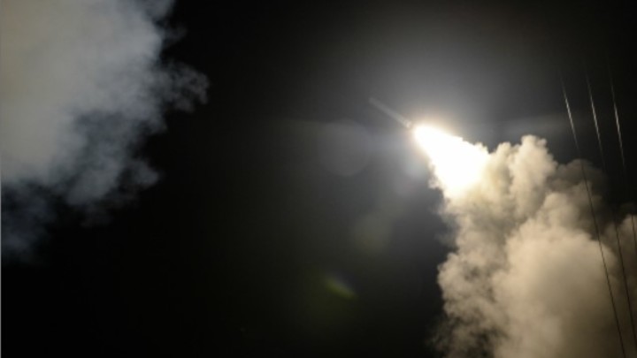 Ракетный удар по мосту в Днепре попал на видео: Военкор рассказал подробности