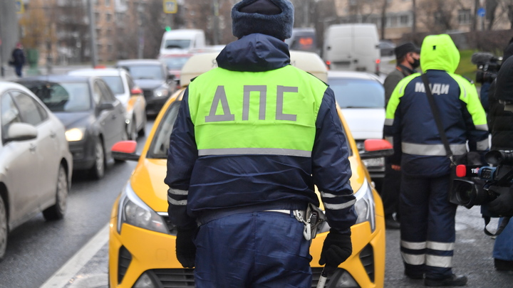 За что два крепких ДПС-ника сломали руку девушке-оперу: было слышно, как кости трещат