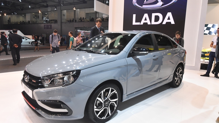 Первым обладателем нового седана Lada Vesta Sport стал глава Саратовской области