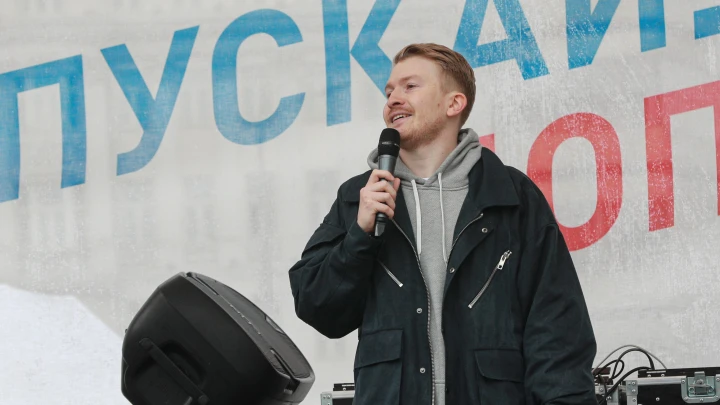 Блогерам-иноагентам Поперечному* и Шпаку* грозит депортация из США