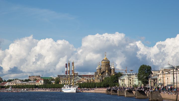 Угроза наводнения миновала: В Санкт-Петербурге снова открыли дамбу