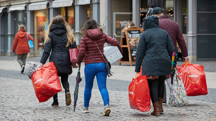 Европейцы приютили украинских беженцев и заплакали: У вас хватает вообще совести?