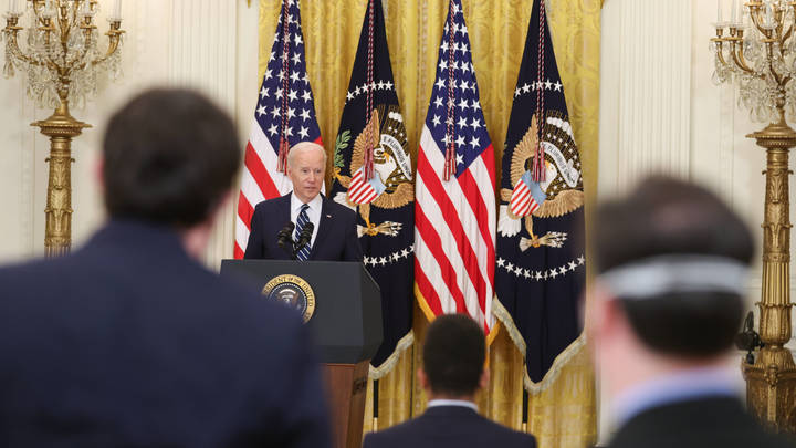 Американское белое население на взводе. И оно ждёт. Всё оружие уже скуплено