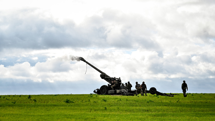 Шесть мощных взрывов прогремели в районе Антоновского моста в Херсоне