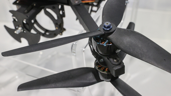 Бейсболисты позавидовали. Русский боец отбил беспилотник палкой