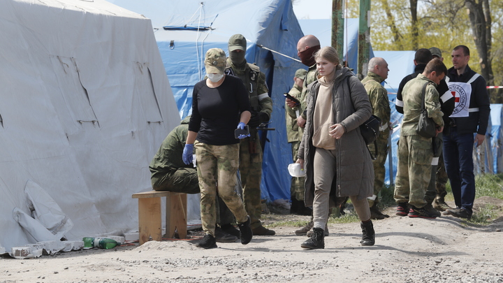 Русские военные с 5 мая спасли 51 мирного жителя с Азовстали. Мужчины, женщины и дети