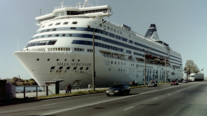 Пассажиры заглохшего у Антарктиды лайнера прекратили голодовку. Не сдалась лишь одна туристка