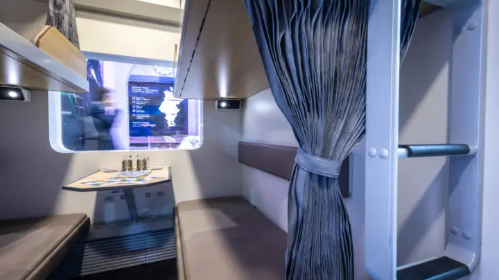 Конец плацкарта: РЖД запускает вагоны с персональными капсулами и душем