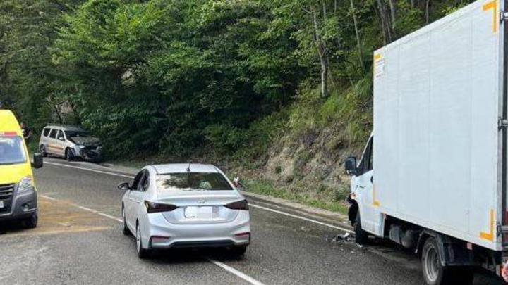 В Сочи в ДТП пострадали шесть человек, в том числе трое детей