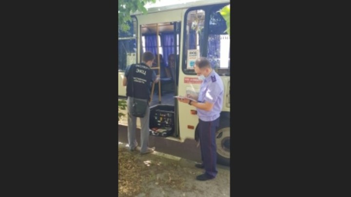 В Азовском районе возбудили уголовное дело после нападения на женщин в пассажирском автобусе