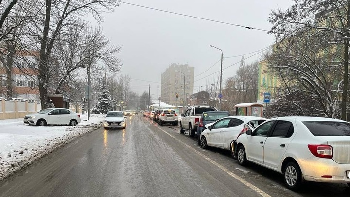 В Ростове-на-Дону произошла массовая авария с участием четырёх автомобилей