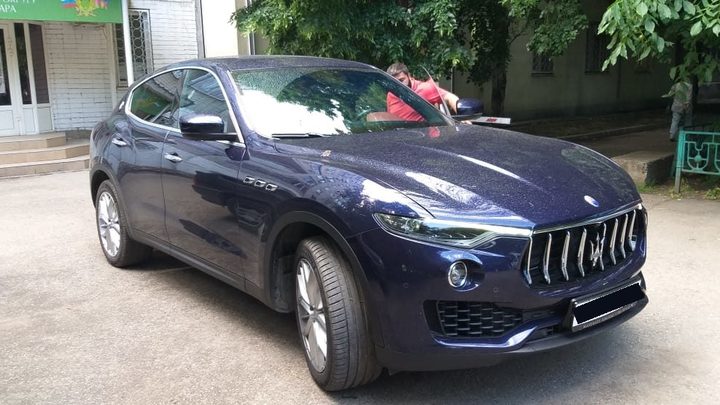 В Краснодаре у компании из-за долгов по зарплате арестовали Maserati