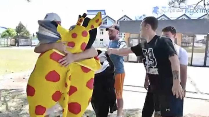 В Геленджике задержали очередных аниматоров, которые вымогали деньги у туристов за фото