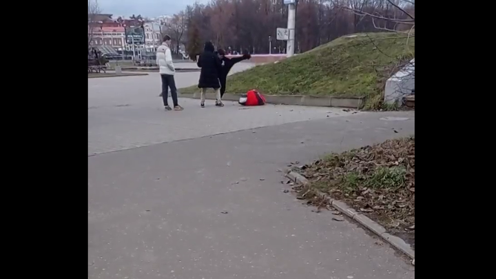 В Иванове полиция объявила в розыск трёх подростков за избиение парня на площади Пушкина