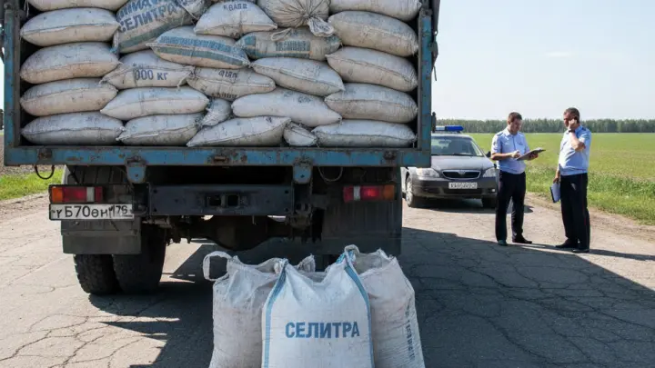 На Кубани экс-полицейских осудили за взятку удобрениями