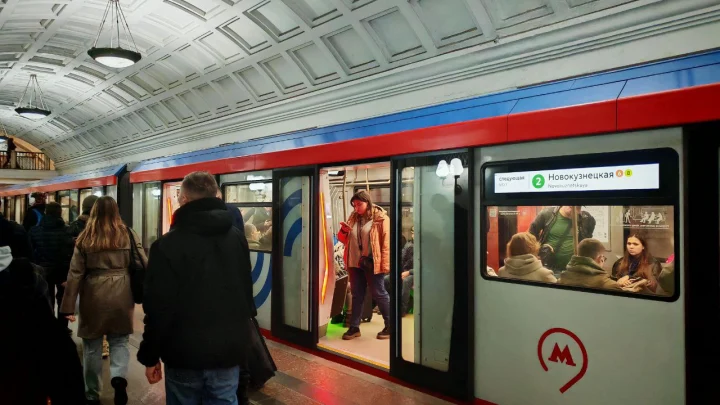 Упавшего на пути в метро Москвы мужчину обязали возместить убытки