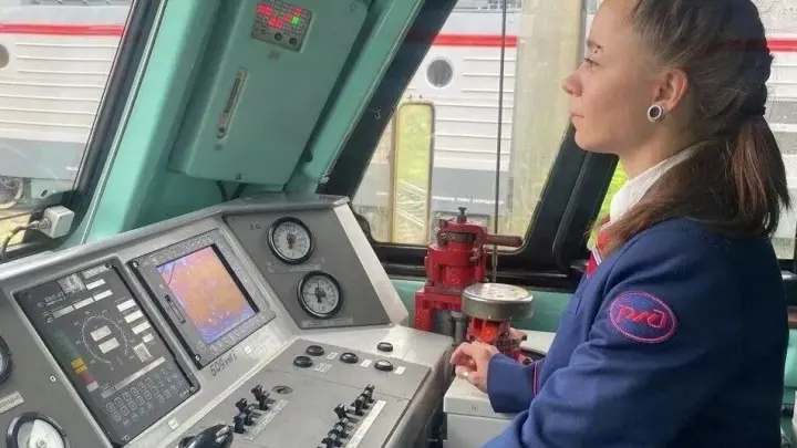 В РЖД впервые назначили женщину машинистом грузового локомотива
