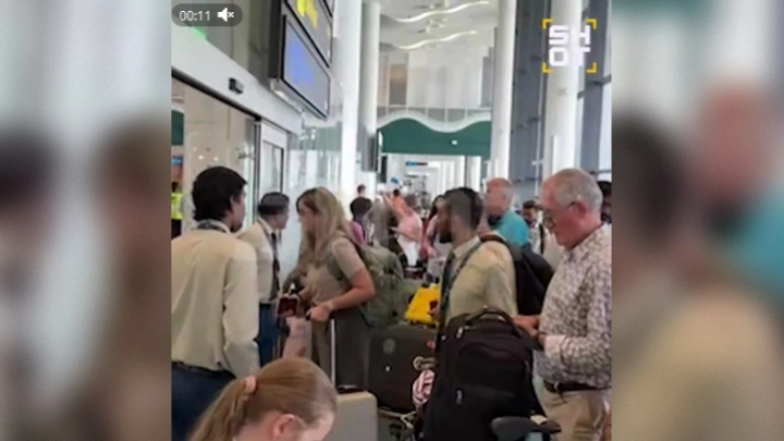 Русские туристы застряли на Мальдивах: Emirates отказалась везти их в Дубай