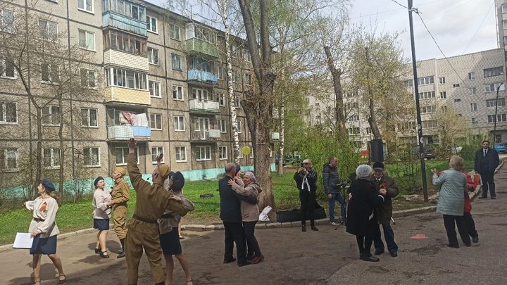 Владимирских ветеранов поздравляют с 9 мая концертами под окнами