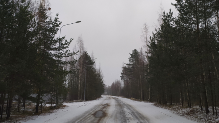 В Самаре два пассажирских автобуса из-за гололёда слетели с проезжей части