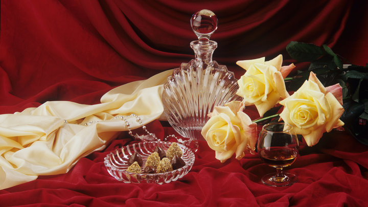 Опасный подарок на 8 Марта: Почему нельзя дарить конфеты с алкоголем