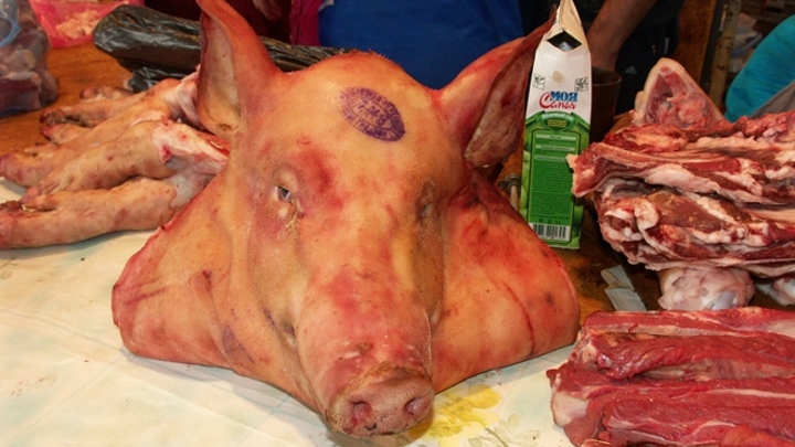 В кемеровском торговом комплексе нашли опасную свинину