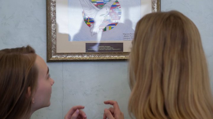 Школьники из Новосибирской области нарисовали портреты погибших на Украине военных