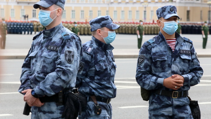 Преступное сообщество и военные объекты: Обыск по 20 адресам в Петербурге связали со взятками