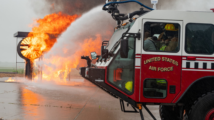 Хватило двух часов: В США уничтожен город со 150-летней историей
