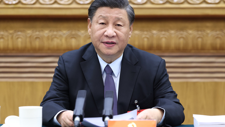 Си Цзиньпина переизбрали на третий срок