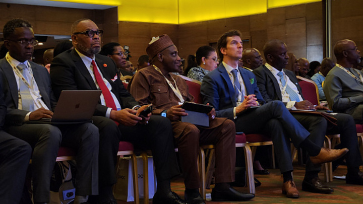 Россия борется с США за влияние в Нигерии: Русские приехали на нефтегазовую выставку