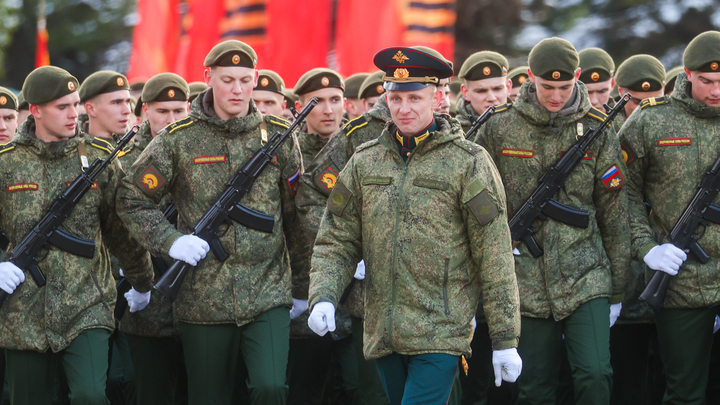 Путин увеличил численность армии России на 180 тысяч человек