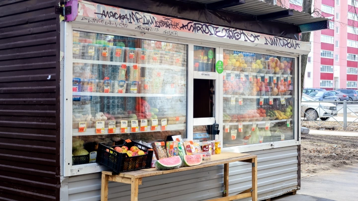 Челябинск расчищает улицы: под снос идут мигрантские ларьки