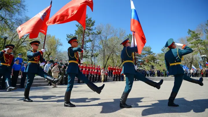 В Екатеринбурге изменён график перекрытия дорог 9 мая: ограничения, бесплатный проезд, ночное метро