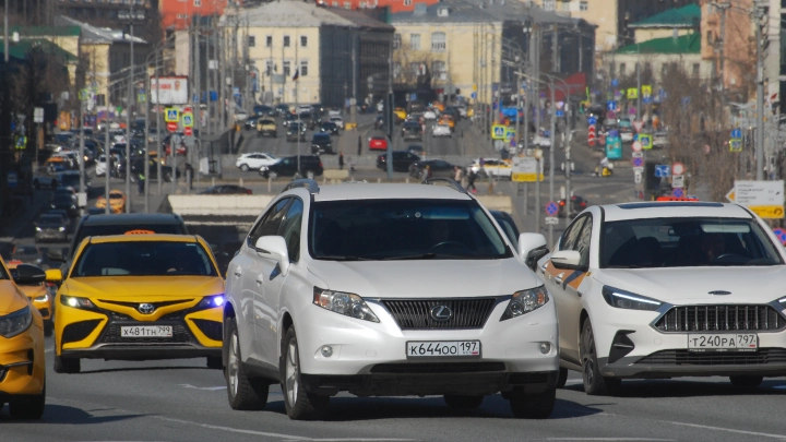 Угнанная машина нашлась через 10 лет на юге России. Владелец вставил ключ, и тут началось