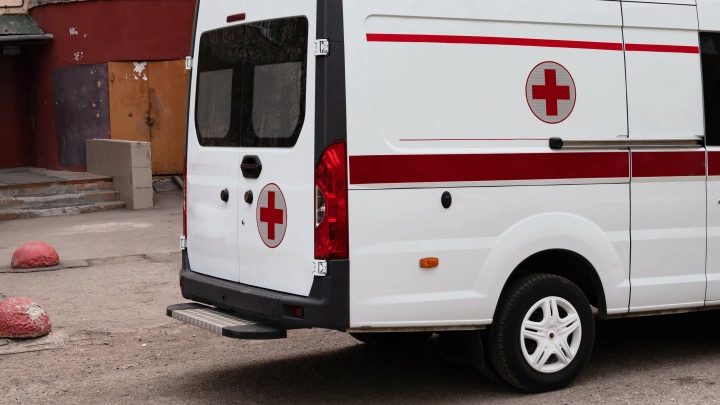 В Москве 16-летняя девушка упала с 10-го этажа и дошла до салона красоты