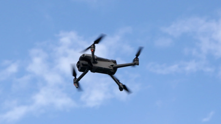 Контрабандные дроны попали в Приморье. Их тысячи. ФТС раскрыла, что будет дальше с опасным грузом